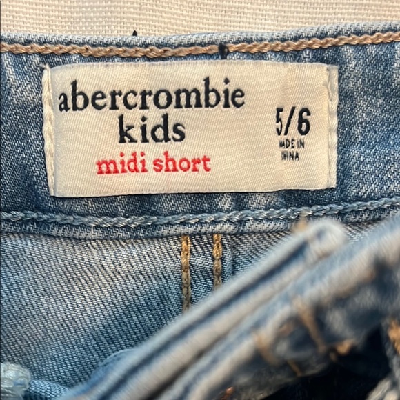 Abercrombie Kids Girls Blue Jean Shorts with Cuffed Hem - Picture 2 of 6